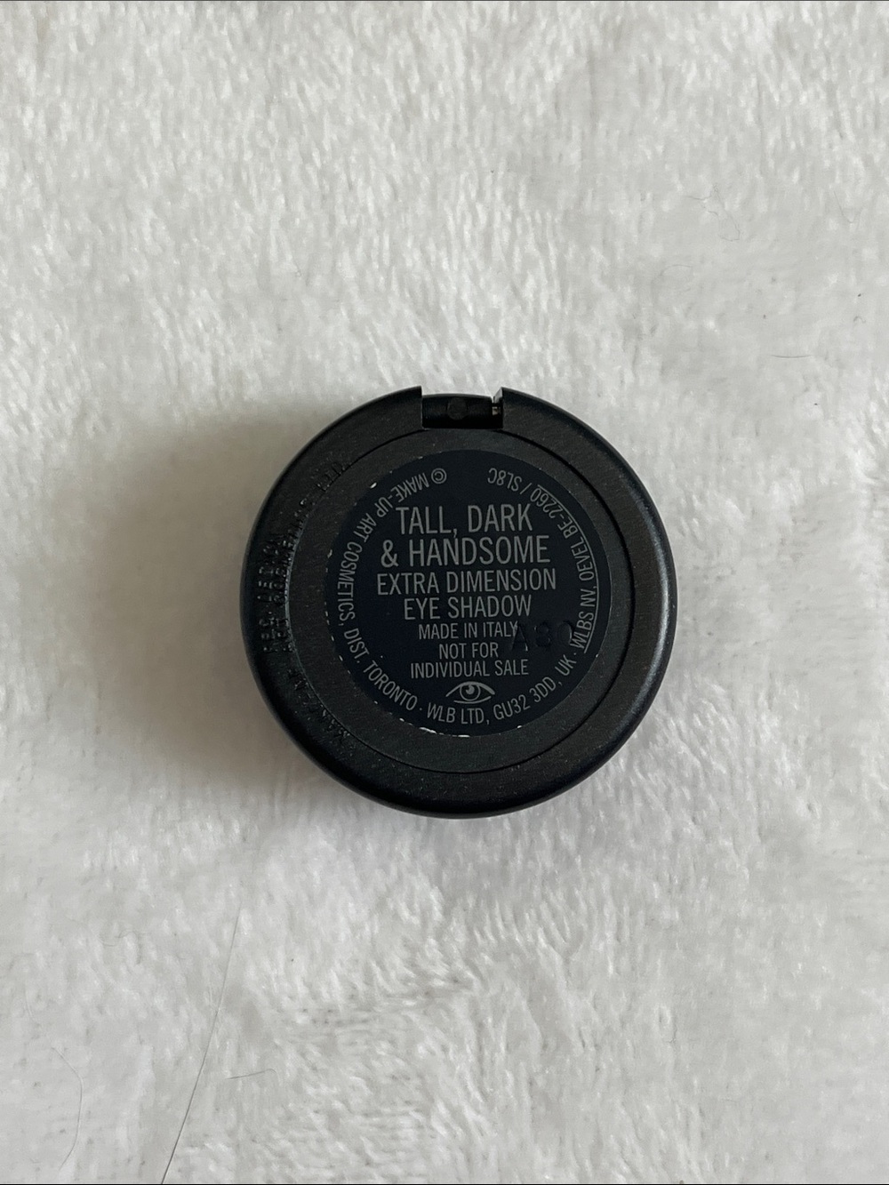 New MAC Single Eye Shadow Shade Tall Dark & Handsome - Picture 3 of 3